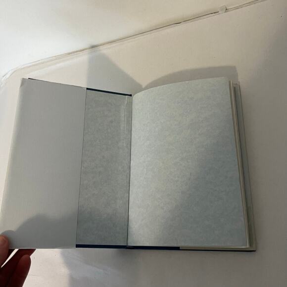 5/ $25  Conversations with God an uncommon dialogue Book 2, hardback book - Picture 4 of 7